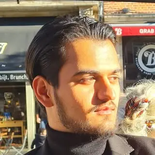 Afbeelding van eigenaar Israr Rahman voor testimonial